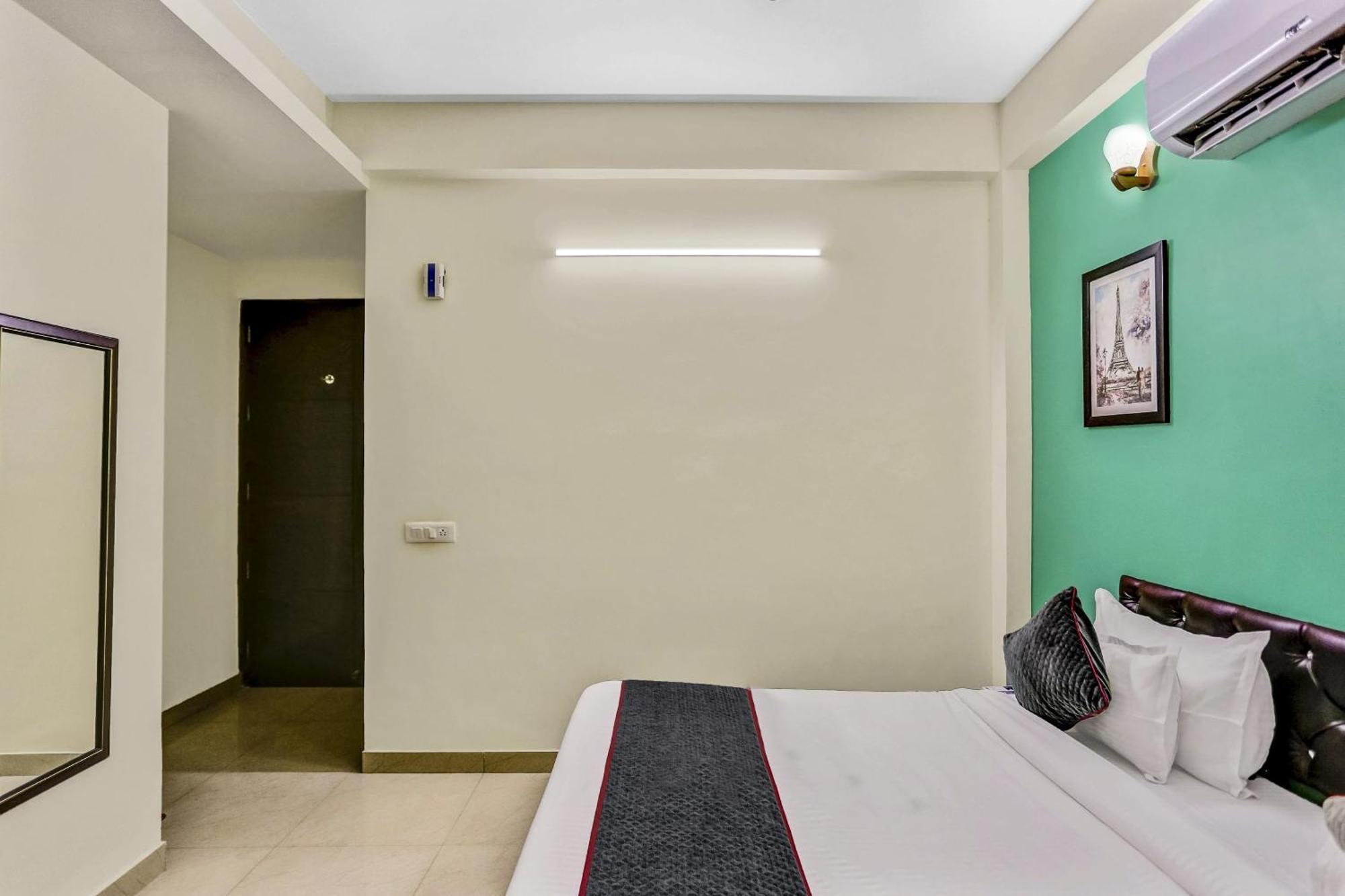 Townhouse Rumaisa Indirapuram Exteriör bild