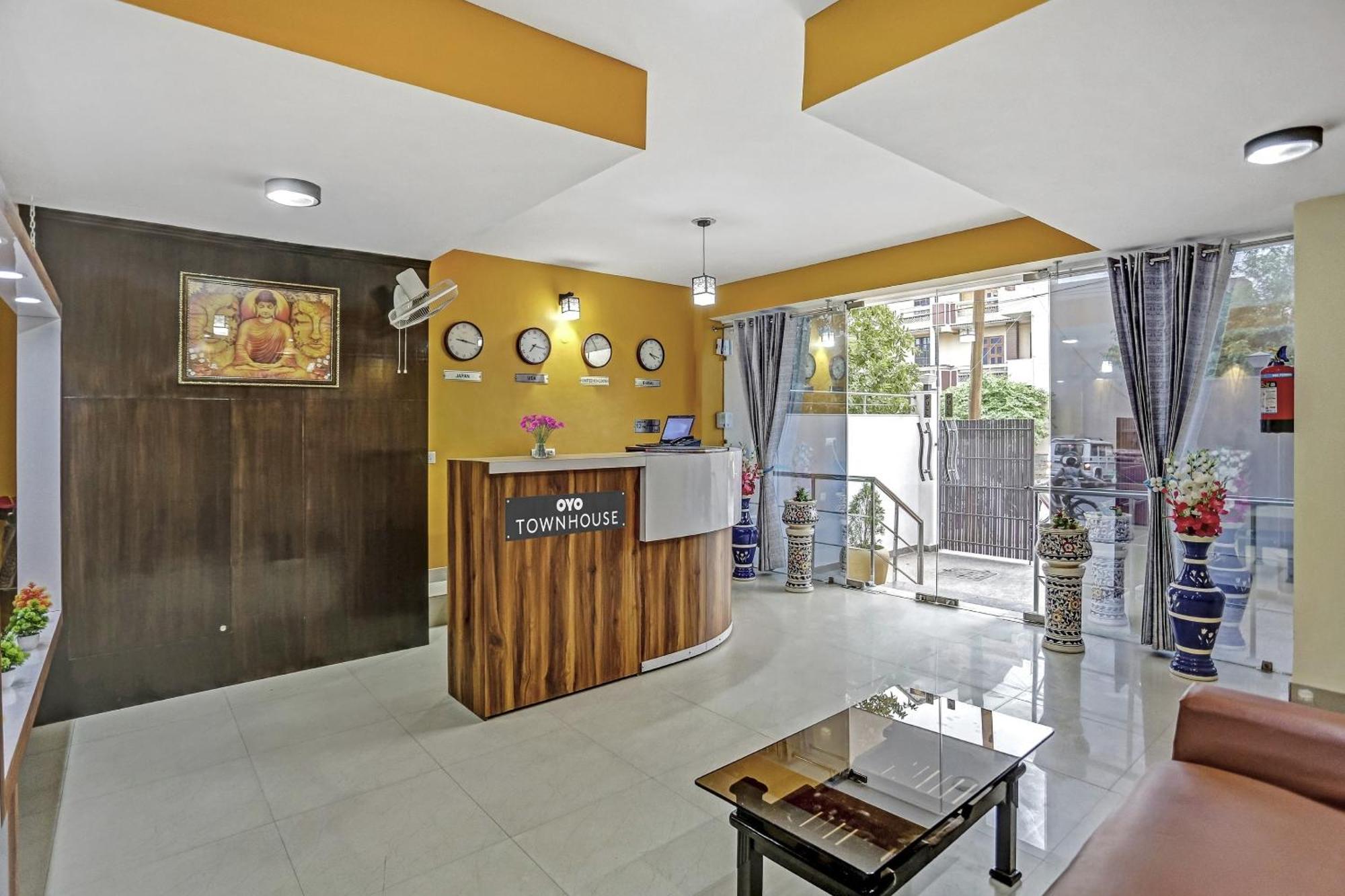 Townhouse Rumaisa Indirapuram Exteriör bild