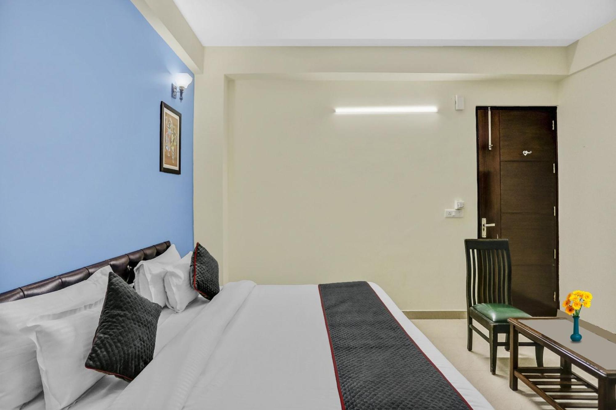 Townhouse Rumaisa Indirapuram Exteriör bild